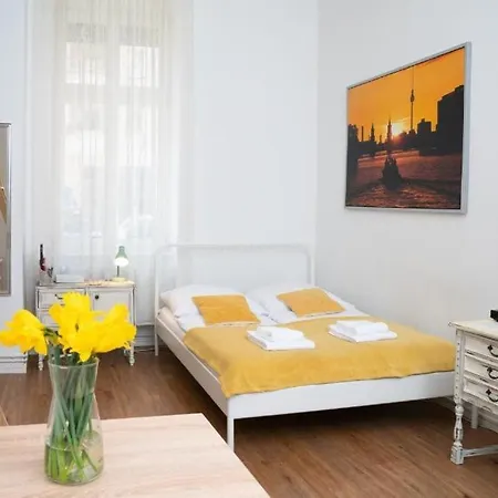 Green Apartment Studio For 3
